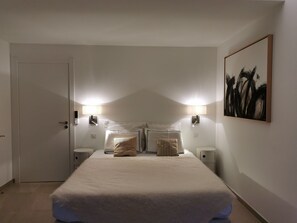 6 bedrooms, in-room safe, iron/ironing board, free WiFi