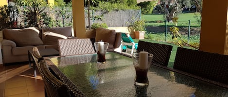 Outdoor dining