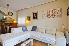 Smart TV, libri, impianto stereo