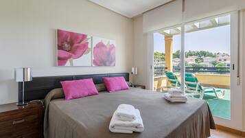 3 bedrooms, in-room safe, iron/ironing board, travel crib