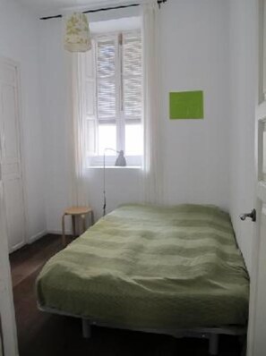 2 habitaciones, tabla de planchar con plancha, wifi y ropa de cama 