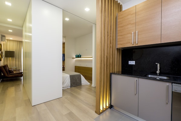 2 bedrooms, desk, soundproofing, iron/ironing board