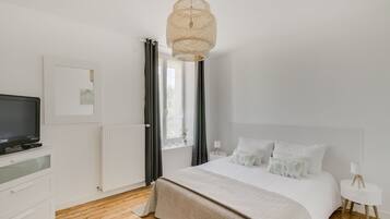 3 bedrooms, iron/ironing board, WiFi, bed sheets