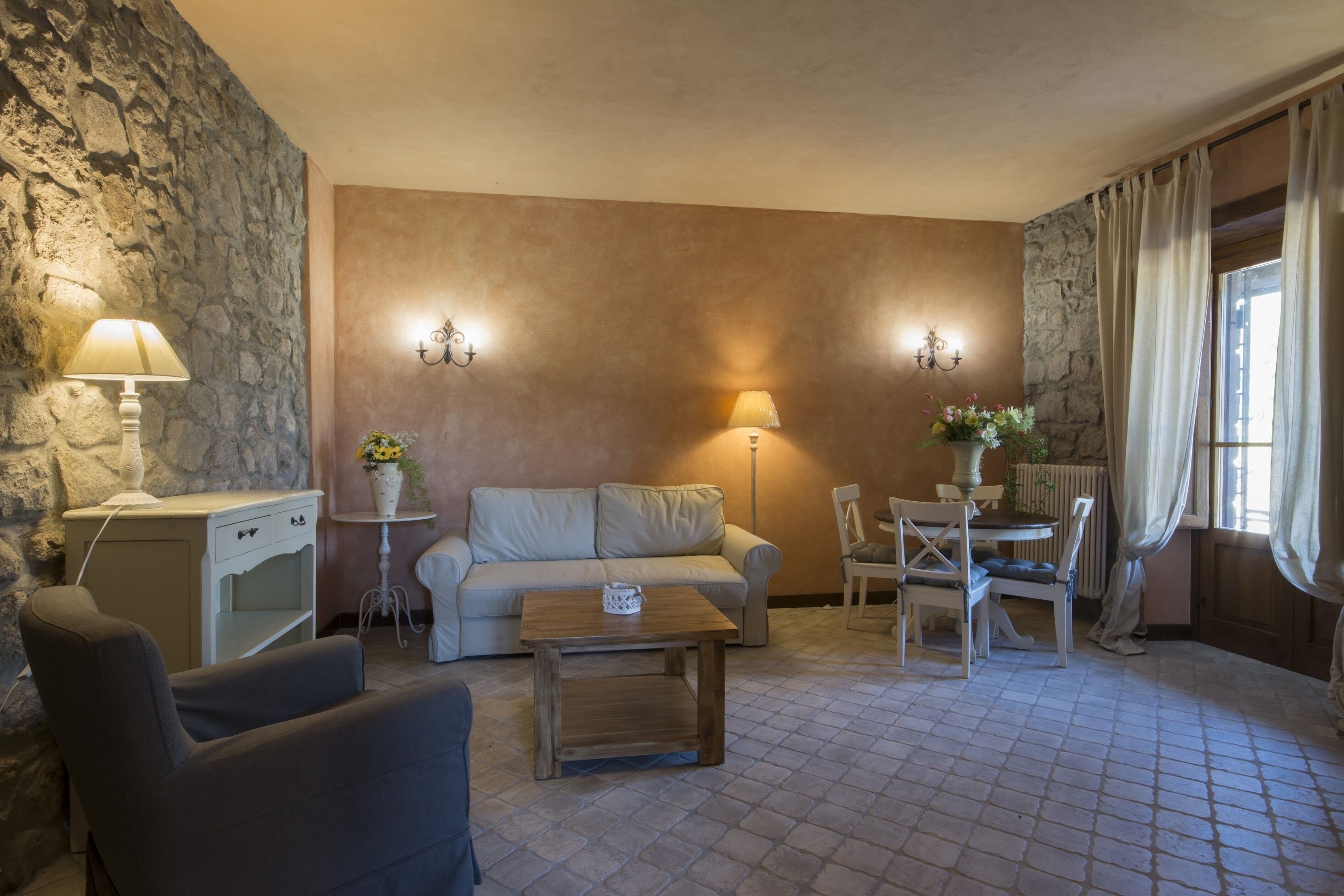 Casa Leonardo, ground floor of a farmhouse, private patio, two and a half rooms