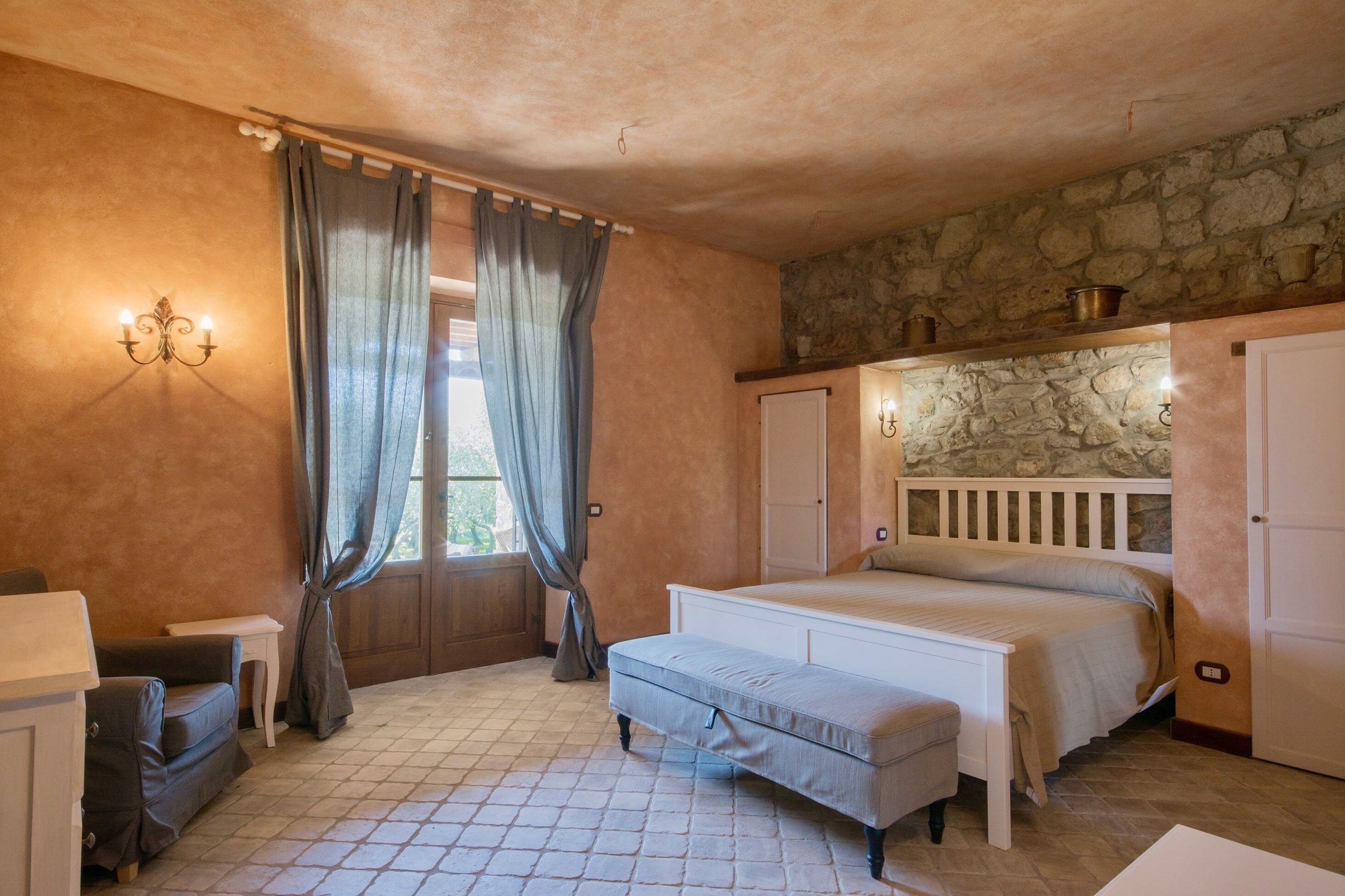 Casa Leonardo, ground floor of a farmhouse, private patio, two and a half rooms