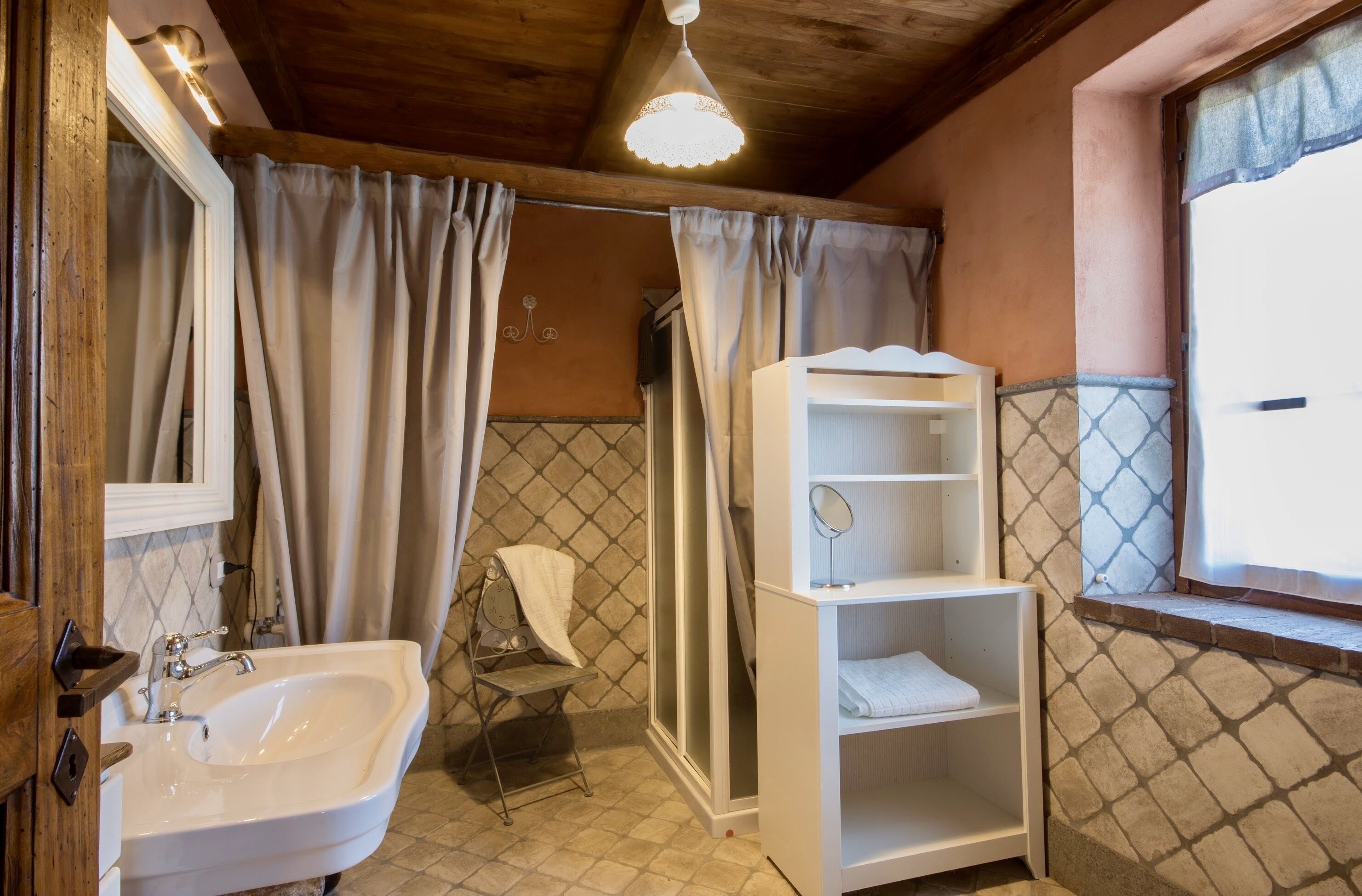 Casa Leonardo, ground floor of a farmhouse, private patio, two and a half rooms