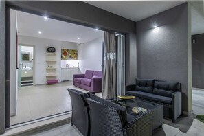 TV - Villa Martinis in Rogoznica with private heated pool, for up to 14 persons (Rogoznica)