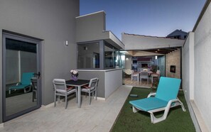 Outdoor dining - Villa Martinis in Rogoznica with private heated pool, for up to 14 persons (Rogoznica)