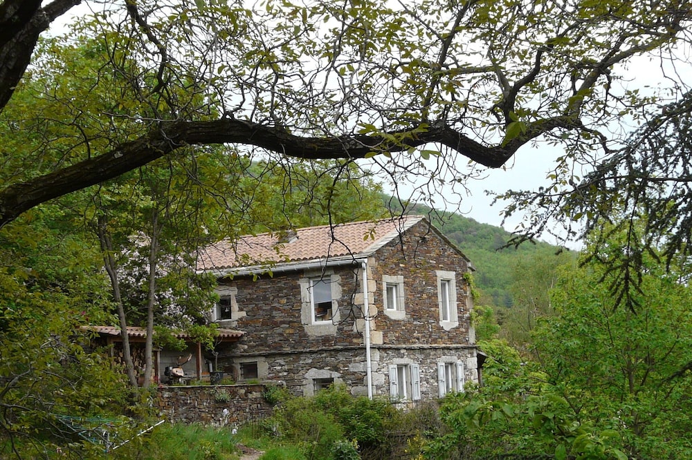 CHARMING GUEST ROOM FOR 2 PEOPLE IN CEVENNES LOZERIENNES