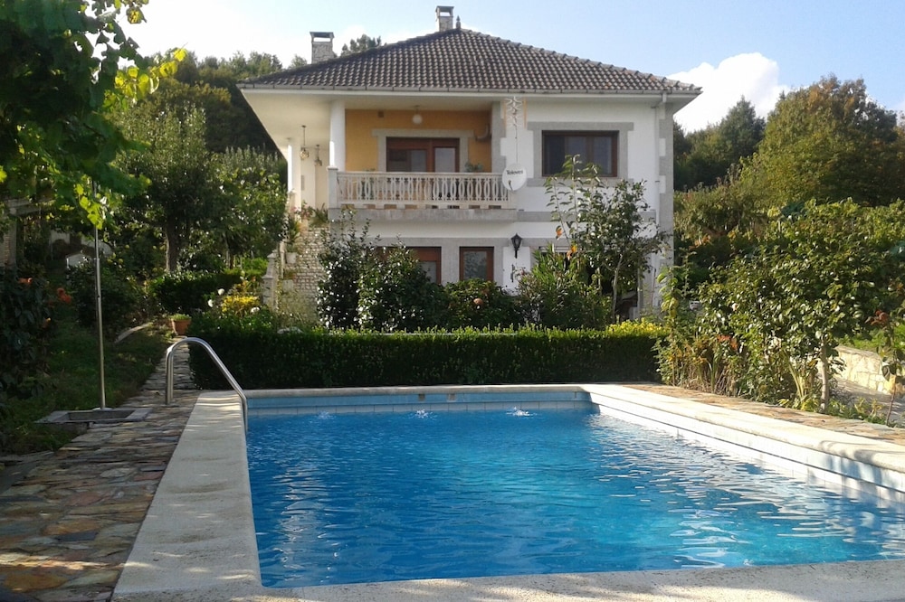 Villa with Pool in the Ribeira Sacra