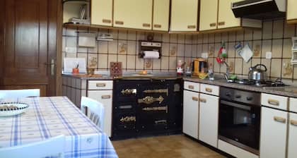 Villa uima-altaalla Ribeira Sacrassa