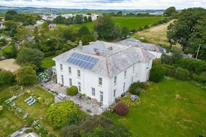 Exterior - Caerhays Apartment With Outdoor Pool And Gardens In Historic Mansion House (Lanreath)