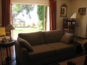 Fernseher, Tischtennisplatte