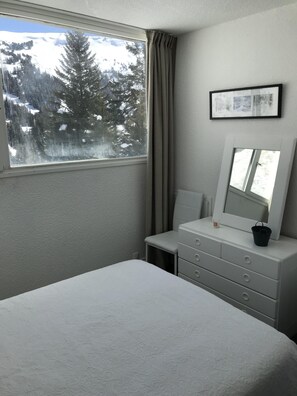3 slaapkamers, een strijkplank/strijkijzer, gratis wifi