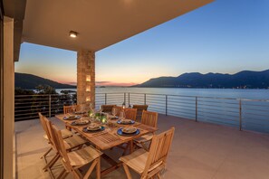 Terrace/patio - Beachfront Villa Poseidon with Heated Pool (Korcula)
