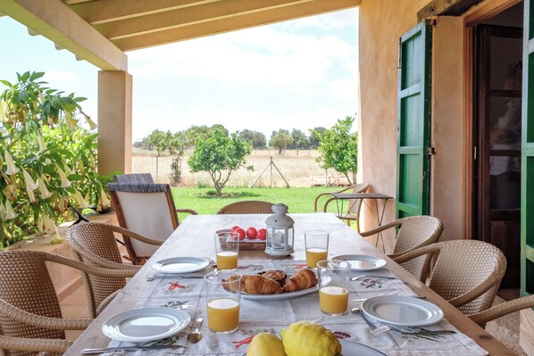 Outdoor dining