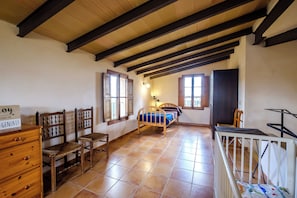 1 chambre, lit parapluie, Wi-Fi, draps fournis