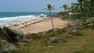 Aurinkotuoleja, rantapyyhkeitä