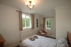 5 chambres, bureau, fer et planche à repasser, accès au Wi-Fi (inclus)