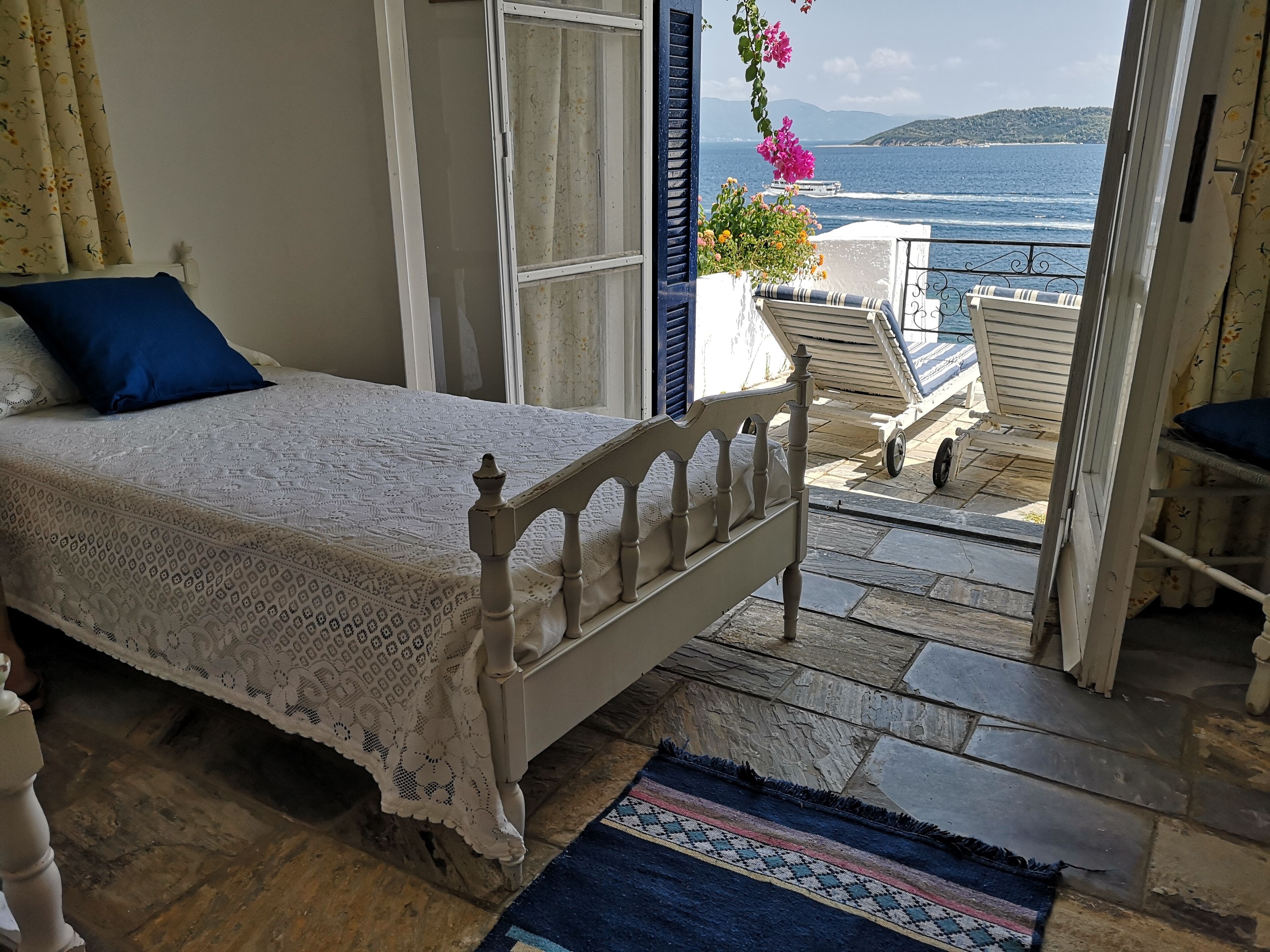 Skiathos: Beautiful Villa with access to private beach