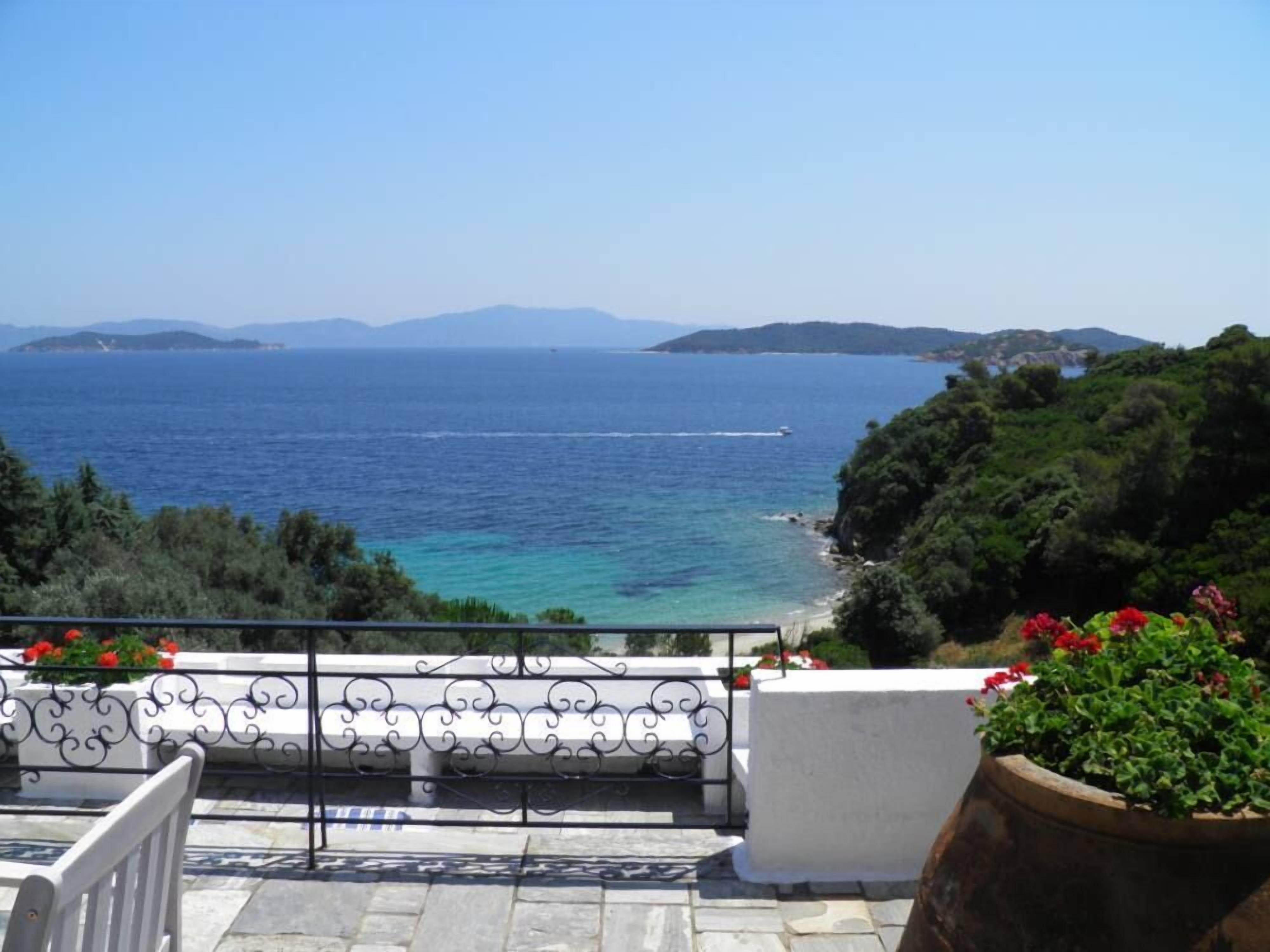 Skiathos: Beautiful Villa with access to private beach