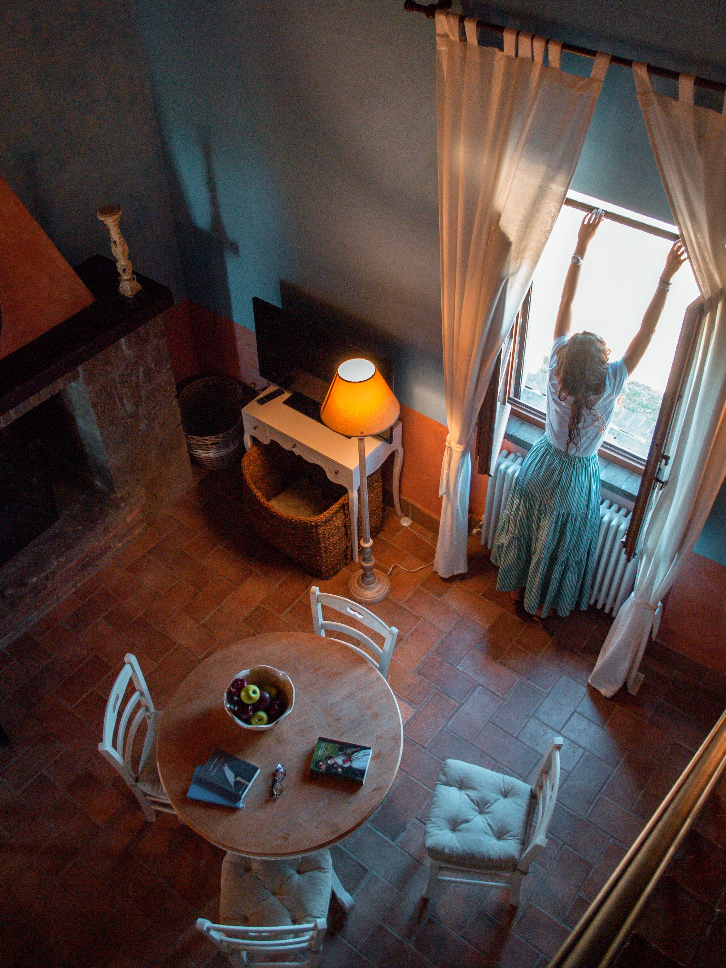 Casa Meridiana 6 rooms plus, on two levels, with fireplace.