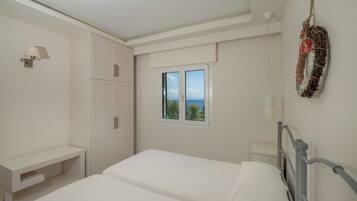 2 bedrooms, iron/ironing board, travel cot, free WiFi