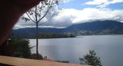 FAMILIEN- UND RUHKABINE - VDA. SANTA CLARA - LA COCHA NARIÑO - 8P C. U.