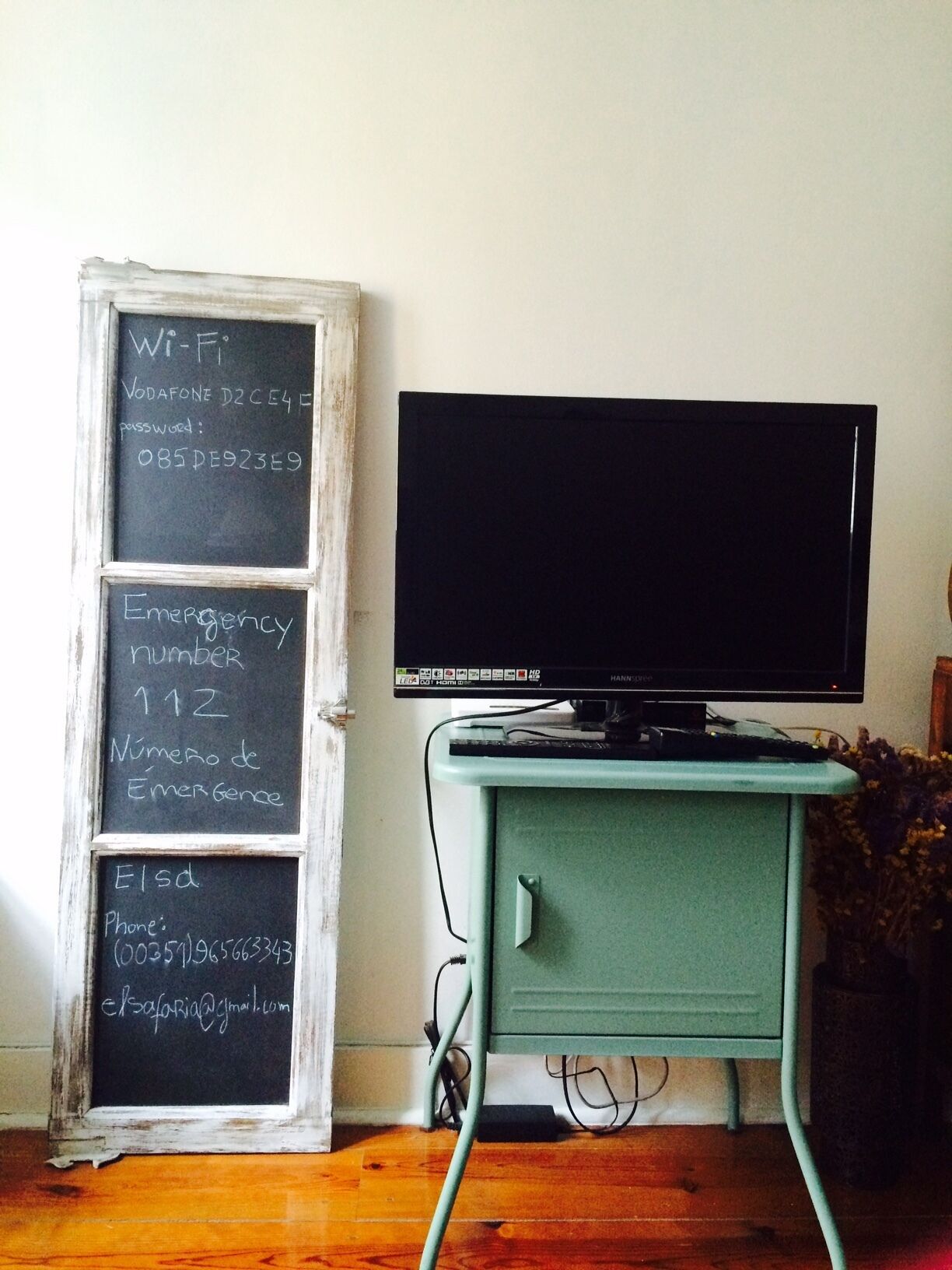 Madragoa Vintage Flat / Central / Near Sodré and Bairro Alto Cays / Cable TV / WiFi 