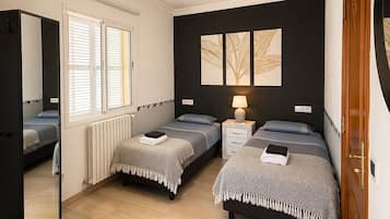5 bedrooms, in-room safe, desk, iron/ironing board