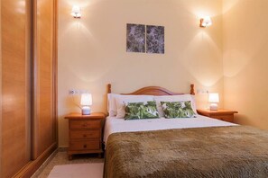 3 bedrooms, WiFi, bed sheets