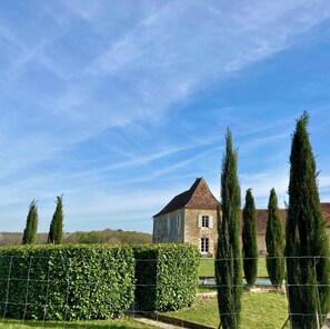 Exterior - Rigal farmhouse - 100 acres of relaxation and fun at our family friendly farm (Cause-De-Clérans)