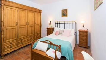 1 dormitorio, tabla de planchar con plancha, Internet y ropa de cama