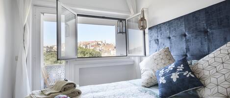 3 soverom, strykejern/-brett, internettilgang og sengetøy