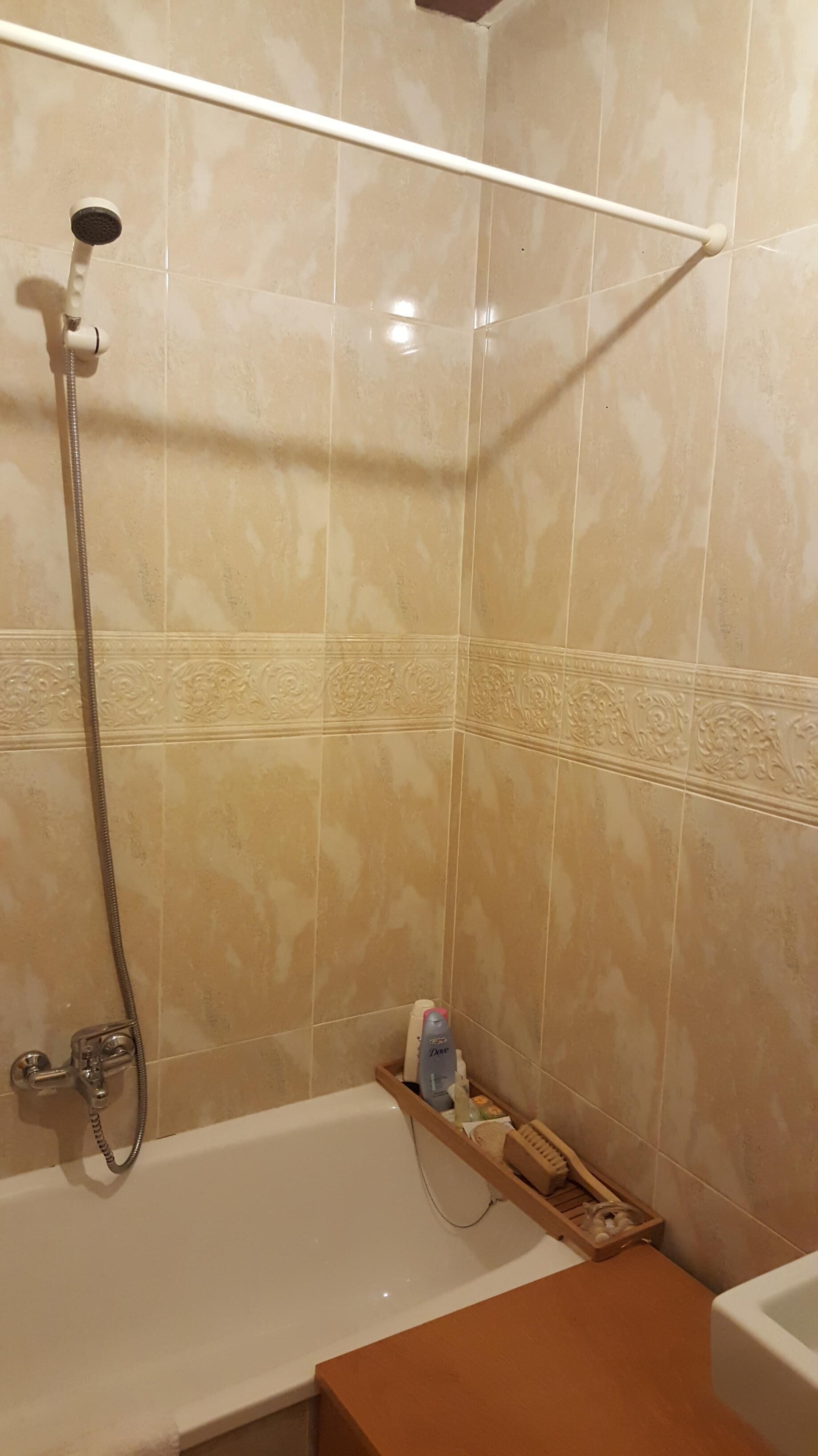 Haartrockner, Handtücher, Seife, Shampoo