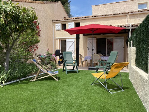 Au calme , à Sanary sur mer , villa T2  climatisée pour 4 personnes