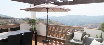 Athina House - 3 bedroom luxury apartment