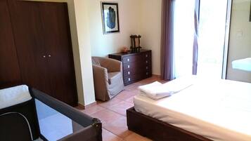 2 chambres, fer et planche à repasser, Wi-Fi gratuit, draps fournis