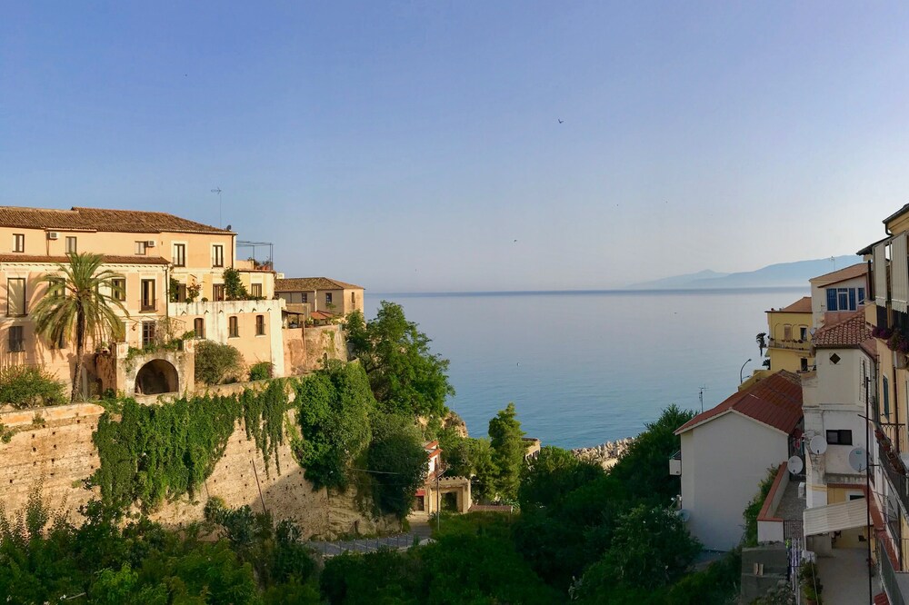 Studio Sant'Antonio - Room with a view, moments from the Piazza and Marina