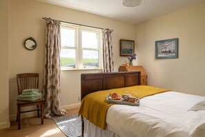 3 bedrooms, iron/ironing board, free WiFi, bed sheets - A spacious and comfortable cottage (Greenlaw)