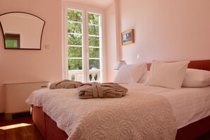 4 chambres, fer et planche à repasser, Wi-Fi, literie fournie