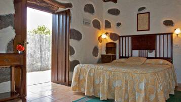 1 chambre, bureau, fer et planche Ă repasser, lit parapluie