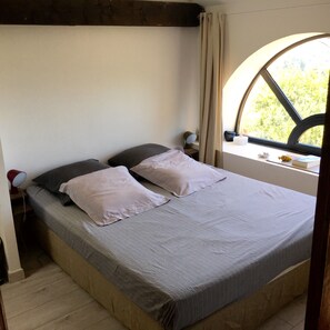 3 camere, ferro/asse da stiro, Wi-Fi gratuito, lenzuola