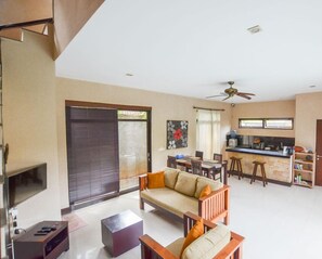 TV - Kerobokan Bali: House / Villa - Kerobokan (Denpasar)