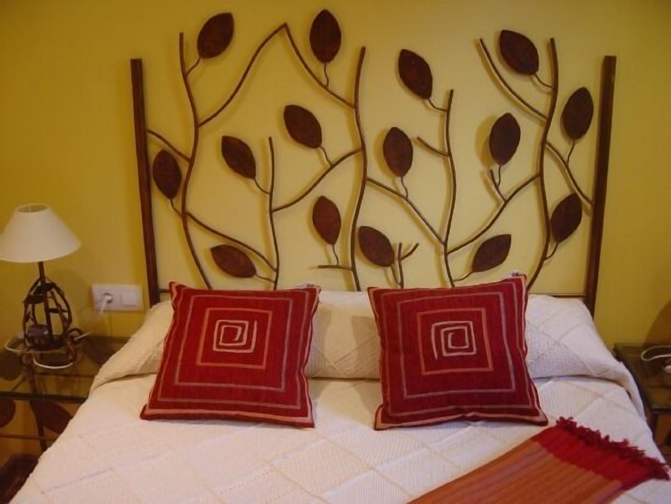 PLANT 3. UNDER DECK for 6 people.