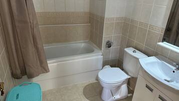 Hårføner og håndklær