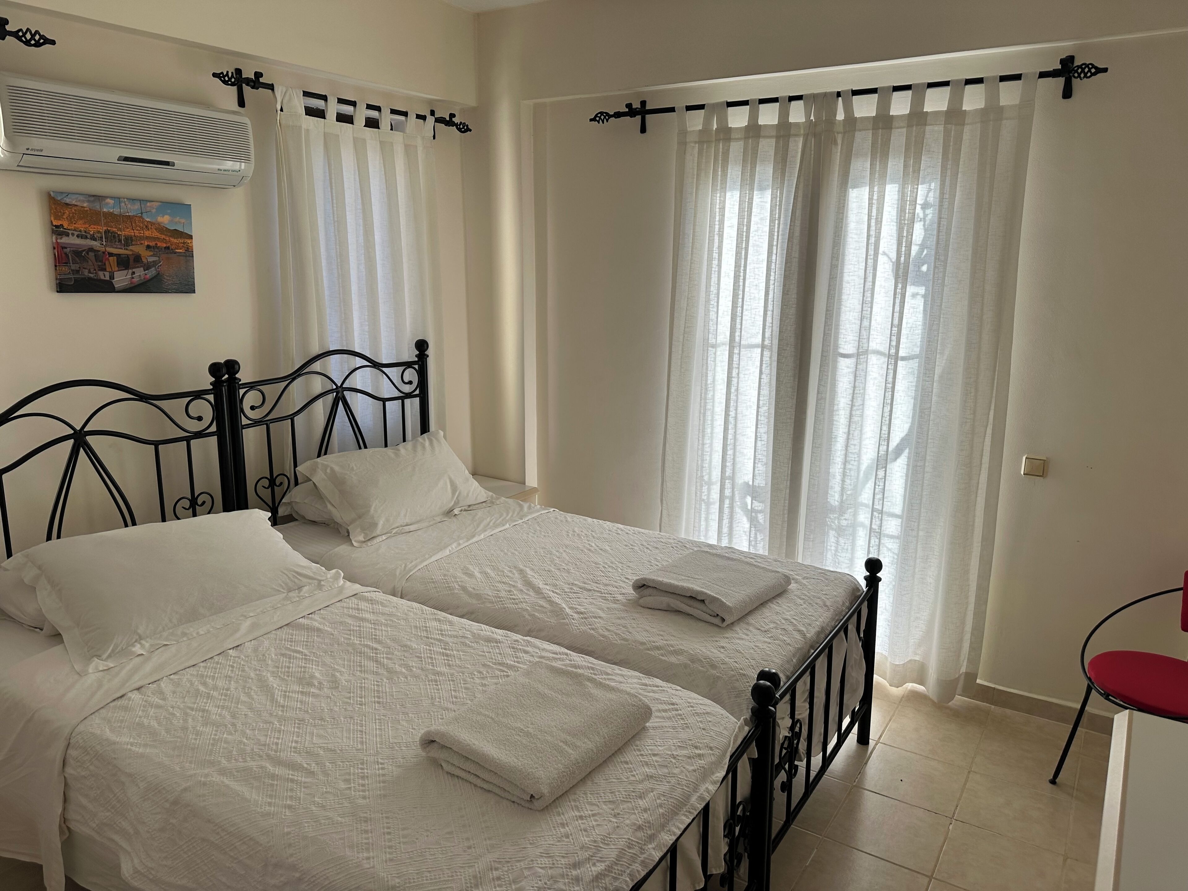 2 chambres, fer et planche à repasser, accès au Wi-Fi (inclus)