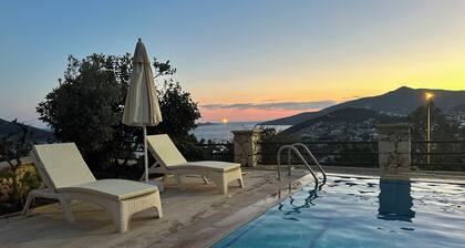 2 Bett unabhängige möblierte Wohnung mit Pool, 5 Minuten von der Stadt und Strand entfernt.