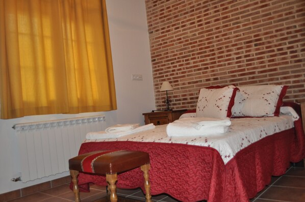 4 habitaciones, tabla de planchar con plancha, internet y ropa de cama 