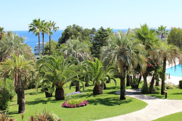Property grounds - 2-BEDROOM LUXURY APARTMENT, PANORAMIC SEA VIEW (Vallauris)